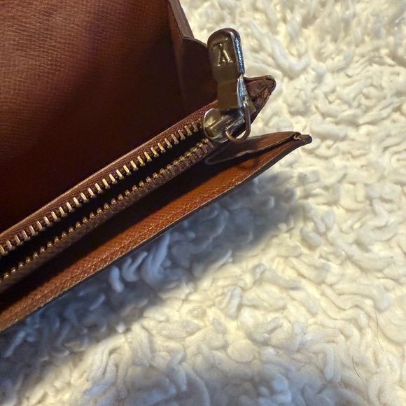 Louis Vuitton Brown Wallet Sleek Design Essential Carry